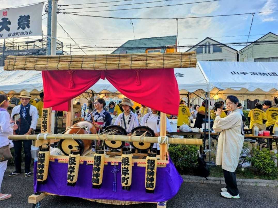 「根岸の榊神輿」